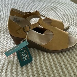 Cliffs by White Mountain nubuck leather wedge shoes peep toes NWT 8.5M